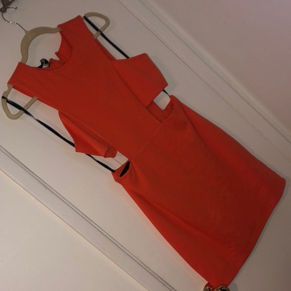 Cut out Dress - Picture 2 of 7